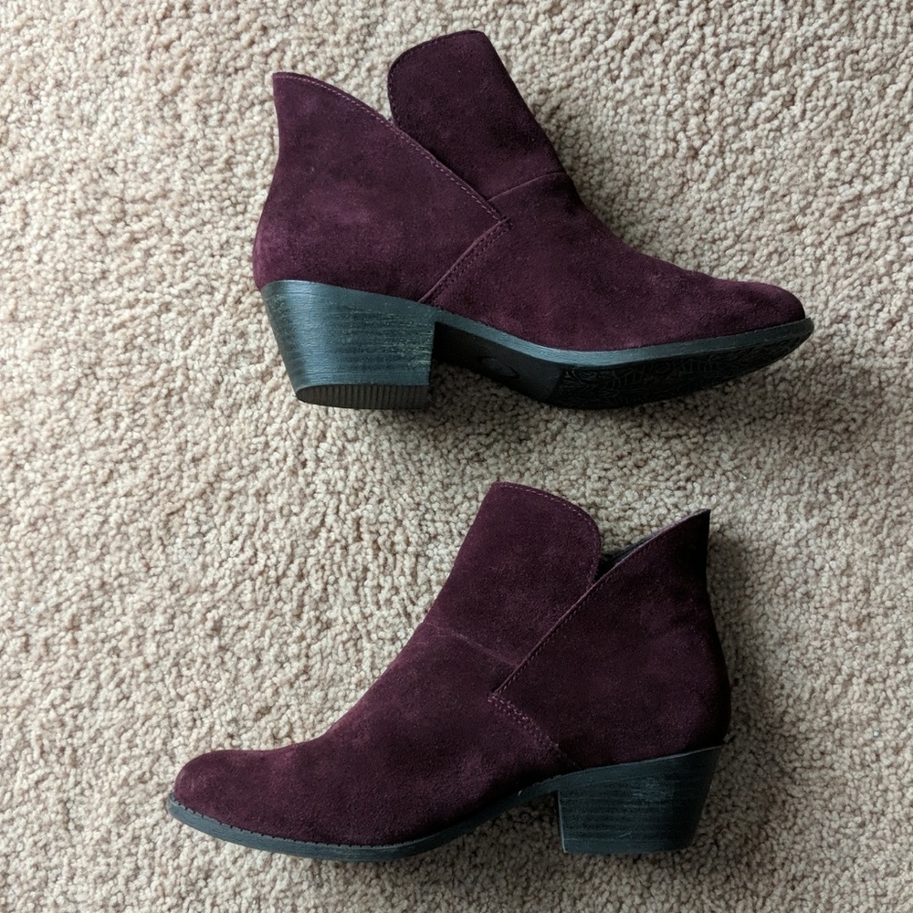 MeToo 9.5 wine suede booties